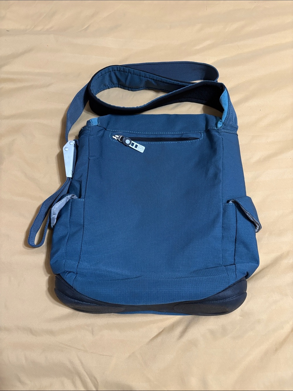 Keen Men's Two-Tone Blue Messenger Bag - Picture 3 of 7